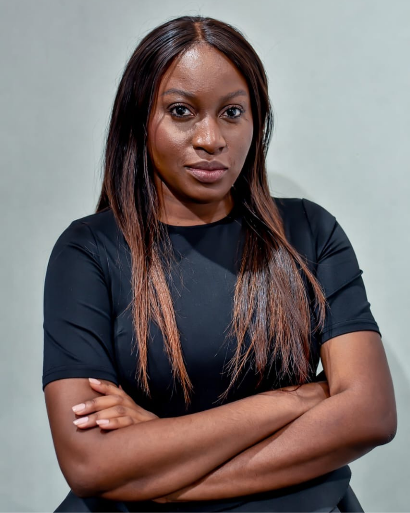 Léna Gnininvi au micro d’Africa Fashion Tour Léna Gnininvi au micro d'Africa Fashion Tour