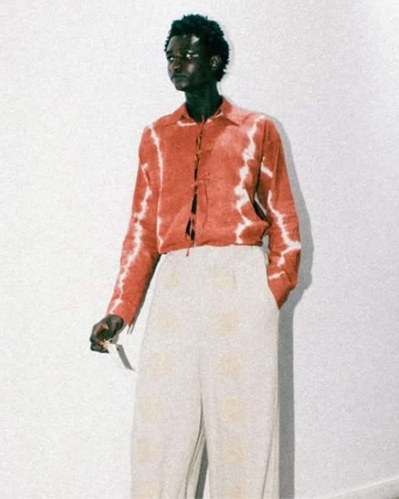 n this image, a resist tie-dye technique is used on a brown shirt paired with soft cream linen trousers by Nigerian 🇳🇬 designer Pettre Taylor as part of his collection, Shades of Brown.
The look explores texture, material, and silhouette through a contemporary lens while remaining connected to African fashion, material culture, craft, and textile experimentation.
Part of the Institute of African Textiles’ ongoing documentation and highlighting of African designers using African materials, techniques, dye processes, and textile knowledge within contemporary fashion.
Designer: @pettretaylor
Country: Nigeria 🇳🇬
Technique: Resist Dye
Image Credit: Pettre Taylor